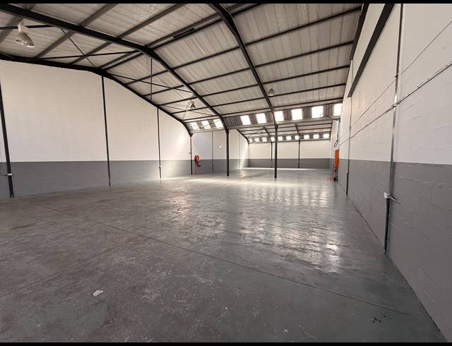 660M² WAREHOUSE TO LET IN PAROW INDUSTRIAL